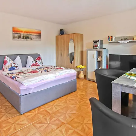 Doppelhaushaelfte Waren Mueritz *