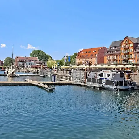 Doppelhaushaelfte Waren Mueritz *